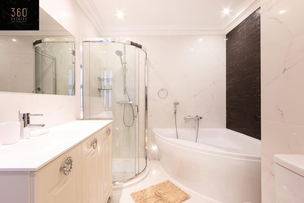 One Of A Kind, Seafront Property In St Georges Bay By 360 Estates Saint Julian's Luaran gambar